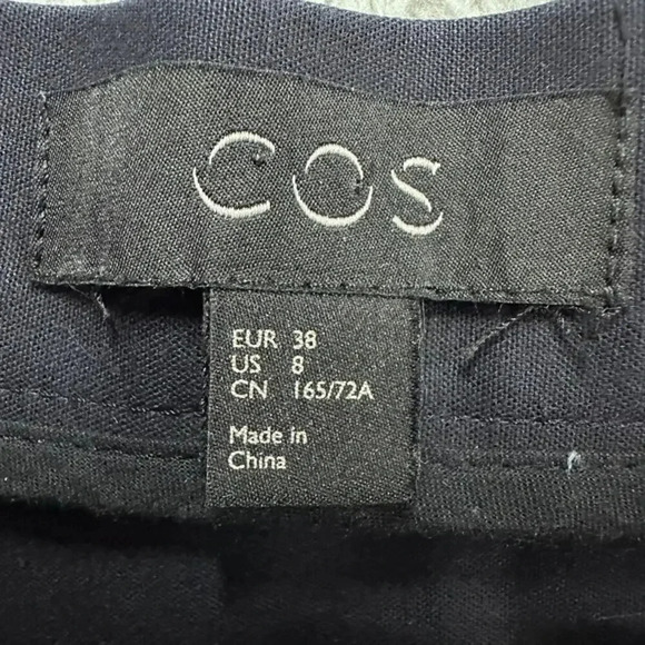 COS Women's Size 8 Navy Pleated Skirt with Ballon Shape Structure - Picture 4 of 10